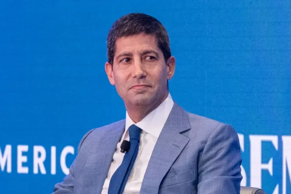 Trump Nominates Kevin Warsh for Federal Reserve Chair Amid Contentious Confirmation Fight