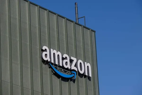 Amazon Cuts 16,000 Corporate Jobs in Major Restructuring